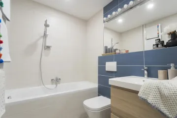 Kako skinuti stari silikon sa kade - savjeti za skidanje silikona s lakoćom