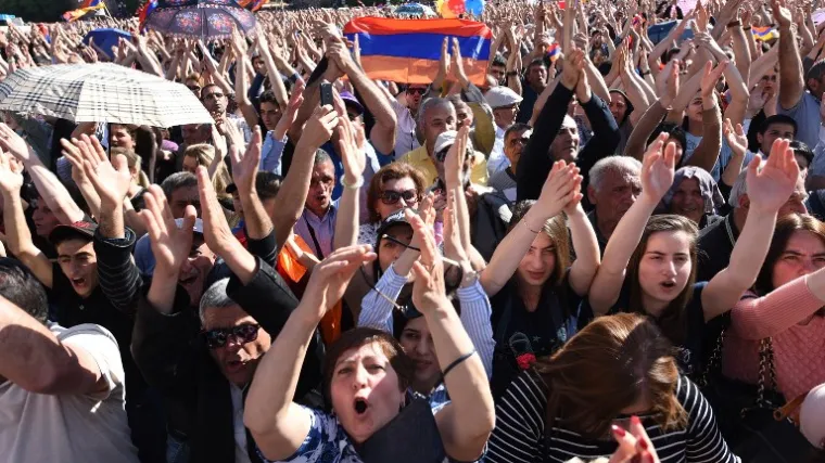 'Snaći će vas tsunami bijesnog naroda'