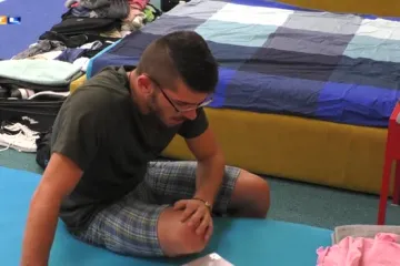 Nova pjesma podijelila stanare, Antonio glas razuma