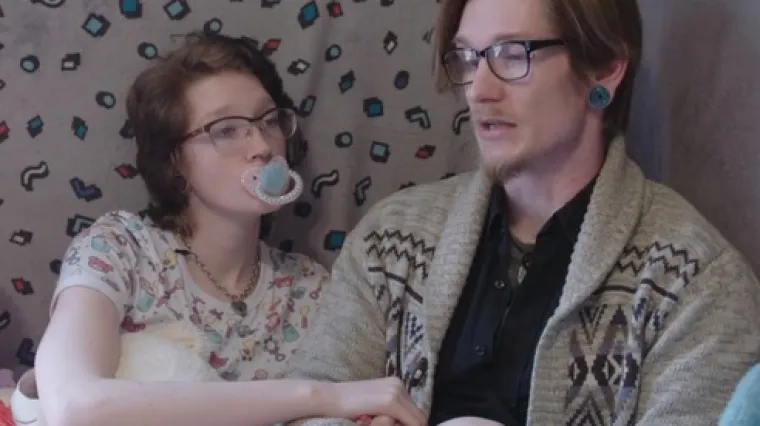 'DDLG' par: ova 20-godi&scaron;njakinja glumi curicu od 5 godina, a dečko njenog 'taticu'