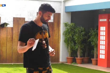 Anezi i Tomo se prepiru oko stihova pjesme