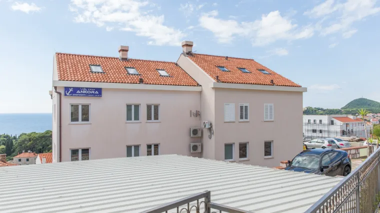 Pokraj plaže u Dubrovniku gradi se velika vila: vlasnik je zemlji&scaron;te prije 18 godina dobio za 'sitni&scaron;'