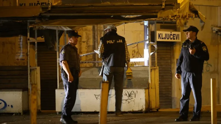 Jo&scaron; jedan krvavi obračun u Splitu: maloljetnik stigao u bolnicu s tri ubodne rane, hitno je operiran