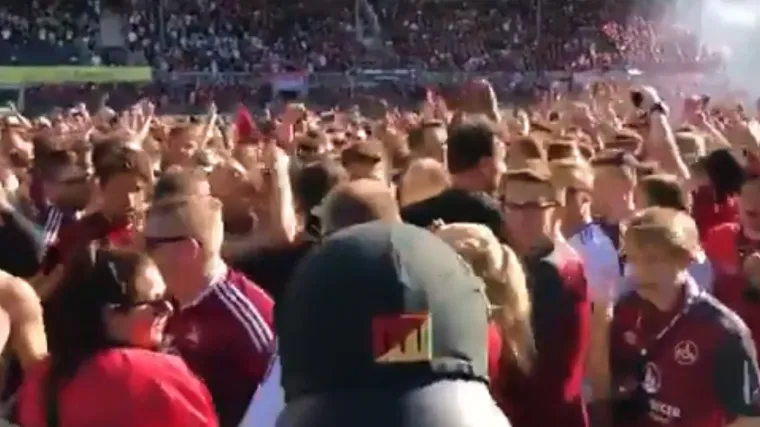 Pogledajte ludo slavlje navijača i igrača na terenu