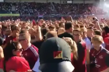 Pogledajte ludo slavlje navijača i igrača na terenu