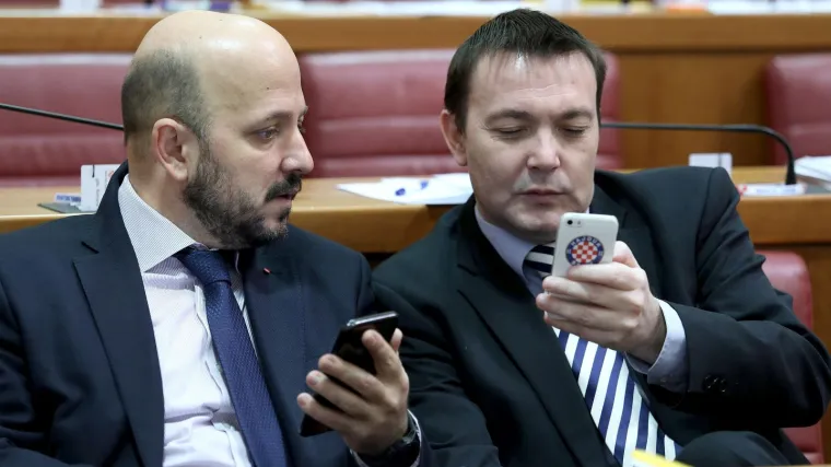 Naljutio se na Bauka i mailom svima najavio svoj potez