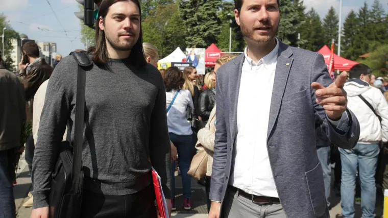 'Zgadila mi se politika. Sad radim u fast foodu i ne žalim'