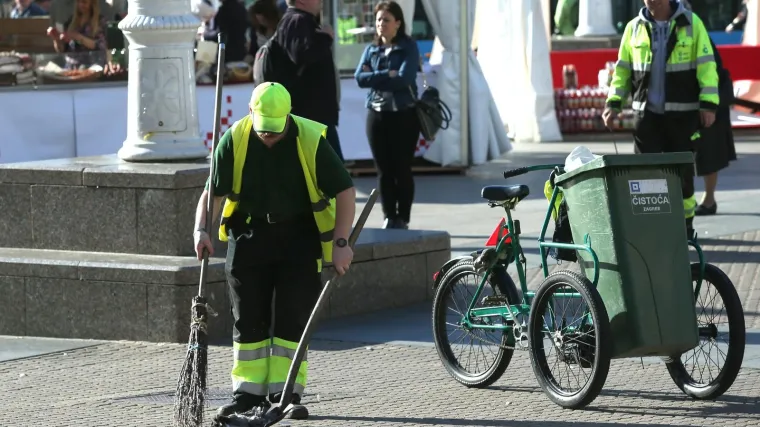 'Tražimo lepezaste i obične': grad Zagreb za 1,8 milijun kuna kupuje - brezove metle