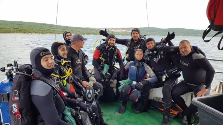 Karlovački ronioci masovno prionuli u či&scaron;ćenju podmorja Puntarske drage