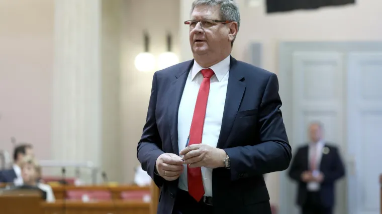 Mrsić o novom Zakon o zdravstvenoj za&scaron;titi: 'Osnovna svrha je &scaron;to vi&scaron;e zaraditi, a zdravlje građana je u drugom planu'