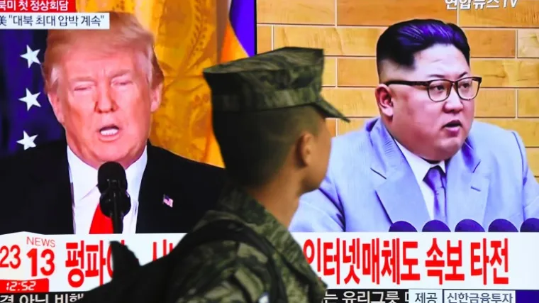 Donald Trump i Kim Jong Un sjedaju za stol ranije no &scaron;to su mnogi mislili