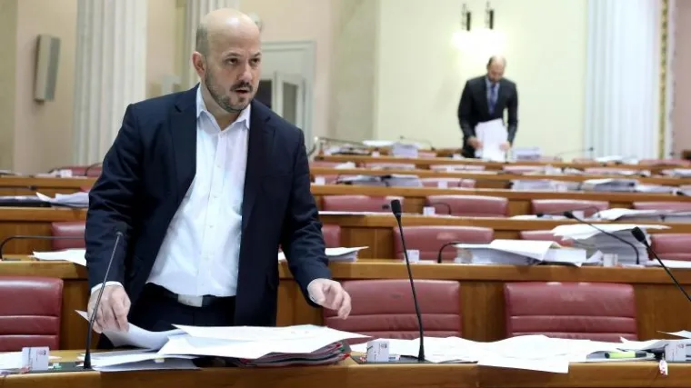 'Kako vjerovati premijeru, pa izgleda da je bio na čelu koruptivne hobotnice'