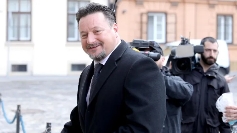 'Koristim i službeni i privatni mail, ovisno o signalu'