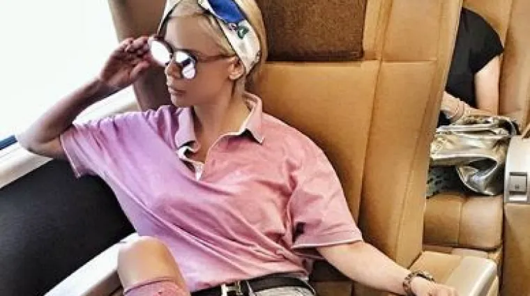 HŽ-ovci ĆE PROPLAKATI KAD VIDE OVU FOTOGRAFIJU: Maja &Scaron;uput ogolila bedra u vlaku, ali ovakav luksuz jo&scaron; niste vidjeli