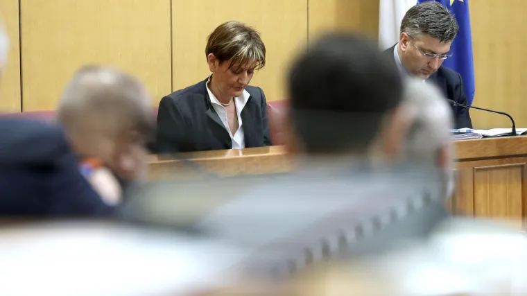 Kako je premijer blagoslovio razvaljivanje demokratske procedure i podržao vanjsku ekipu za specijalne zadatke