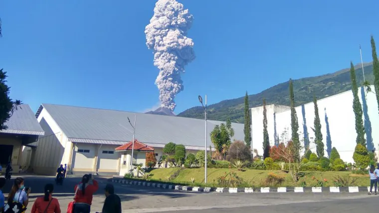 VIDEO 'Napustite hitno svoje domove!' U Indoneziji zbog erupcije vulkana evakuirani stanovnici