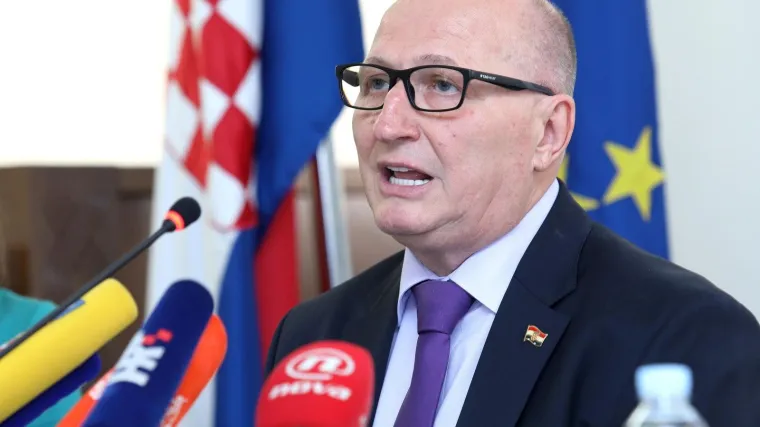 'To su gluposti, pokušava se uključiti Ustavni sud u polemike zbog naše odluke'