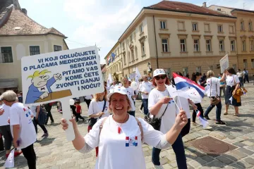 Medicinske sestre i tehničari svoj dan "slavili" u prosvjednoj povorci do Markovog trga