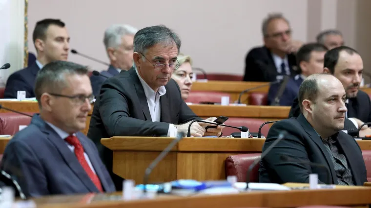 U HDZ-ovoj koaliciji Pupovac čvrsto stao uz Dalićku: 'Ni rođenog brata ne bi tako branio'