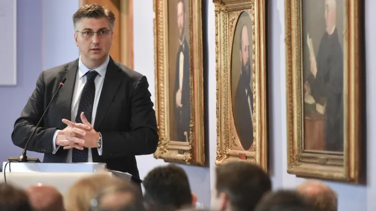 Pet razloga zbog kojih Plenković neće još smijeniti Martinu Dalić, iako bi trebao