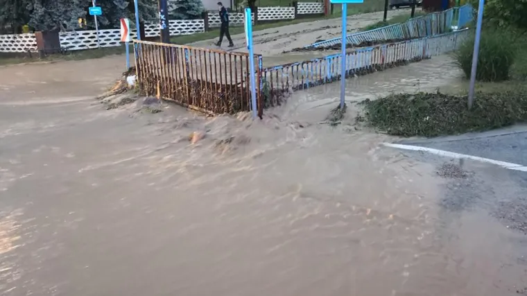 Oluja kakvu Zapre&scaron;ić ne pamti: bujica nosila sve pred sobom, a odroni jo&scaron; uvijek prijete kućama