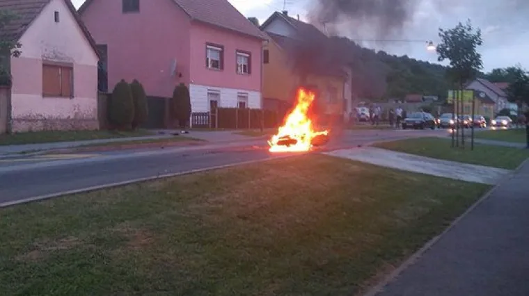 FOTO Stravična nesreća kraj Požege: pao s motora i zavr&scaron;io u bolnici, motocikl u potpunosti izgorio