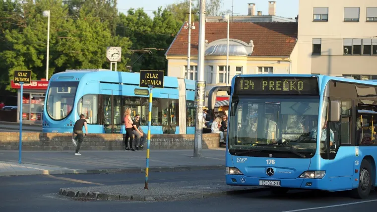 U srijedu staje javni prijevoz u četiri najveća grada: sindikati prosvjeduju zbog Vladine najave