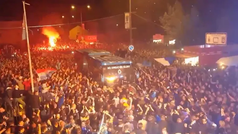 Za na&scaron;eg stručnjaka palile se baklje i zavijorila se trobojnica