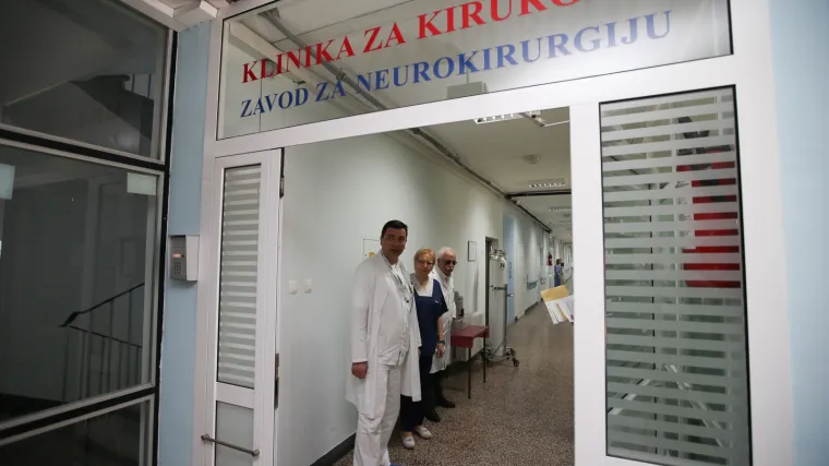 Medicinska sestra napadnuta &scaron;akom u glavu pu&scaron;tena na kućnu njegu