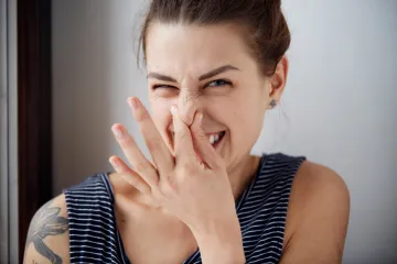 Znate li kako ukloniti miris nafte sa odjeće?