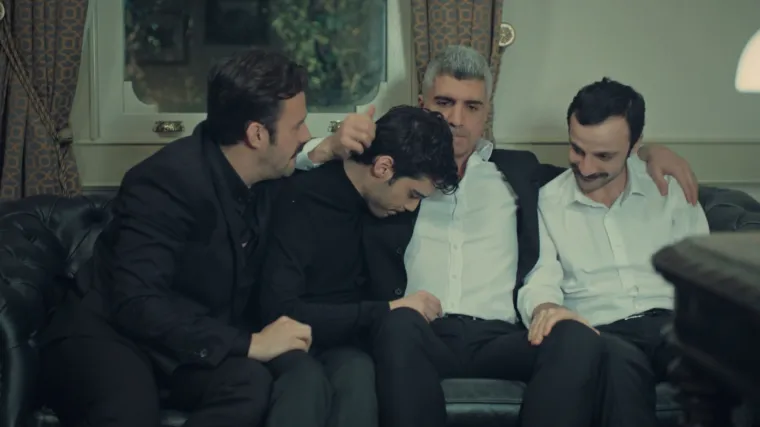 Braća su uz Faruka koji se te&scaron;ko nosi s posljednjim gubitkom (Istanbulska nevjesta)