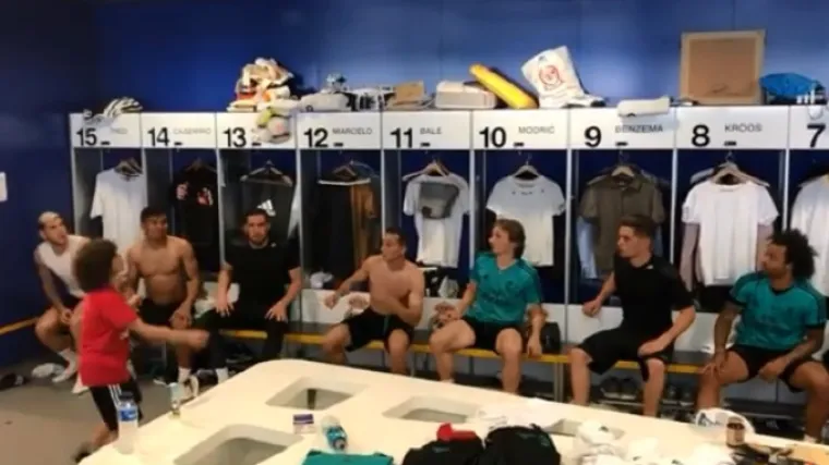 Pomogli su Luka i Mateo, a skandirala mu je cijela momčad