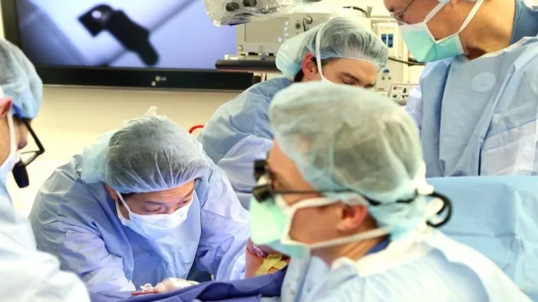 Dva kirurga planiraju prvu transplantaciju ljudske glave kako bi pomogli paraliziranim pacijentima