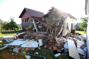 EKSPLOZIJA PLINA U KARLOVCU: Dvorišna zgrada u potpunosti je uništena, a 72-godišnji muškarac je poginuo