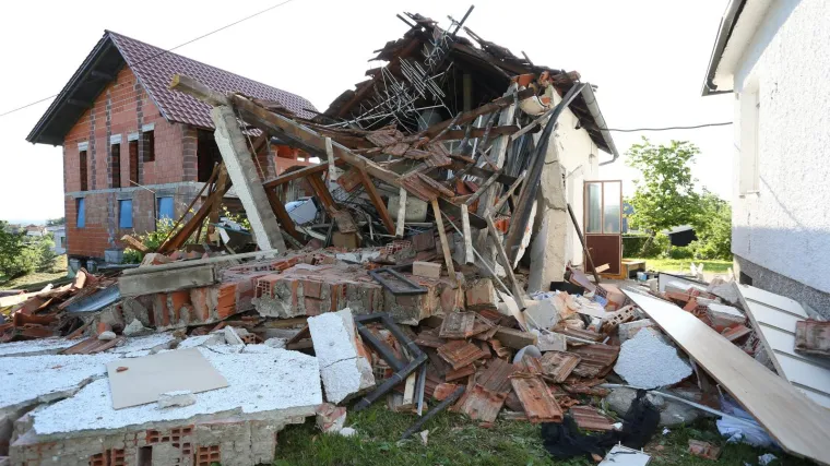 Mu&scaron;karac poginuo pod ru&scaron;evinama ljetne kuhinje