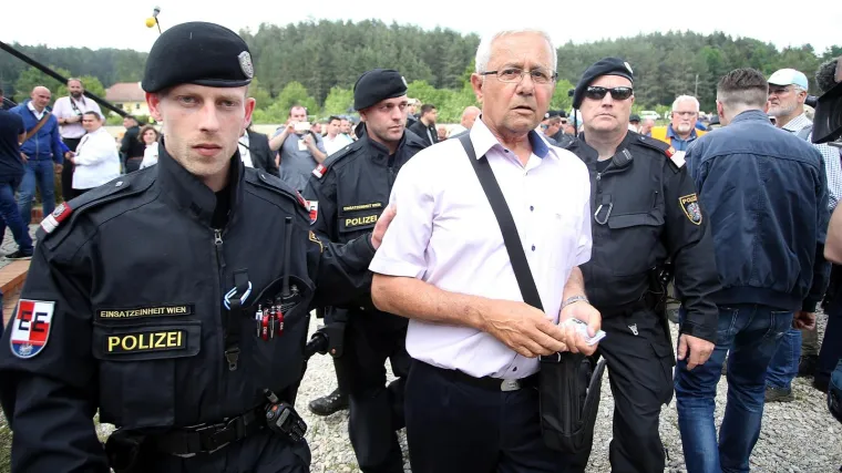 'Nije učinio ni&scaron;ta lo&scaron;e, ljudi su dizali ruke, i lijevu i desnu, pjevali...'