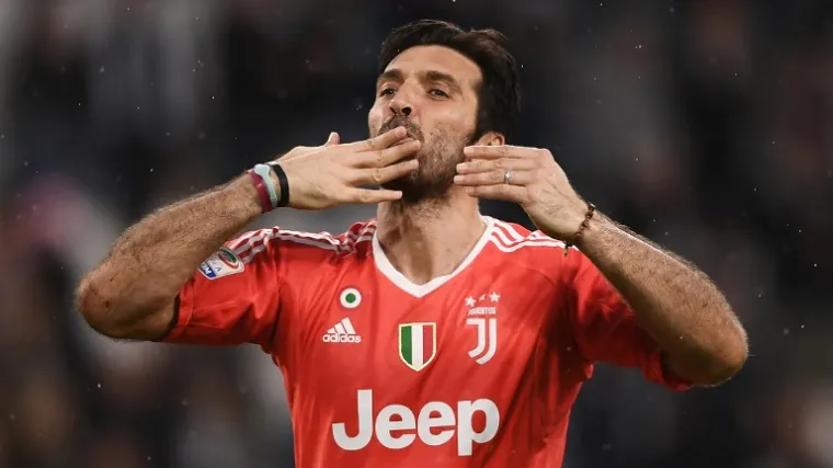 Legendarni vratar napu&scaron;ta Torino, nogometni velikani stali u red