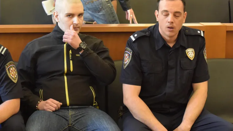 Fotografije Tina Šunjerge u trenucima kada je osuđen na 40 godina za ubojstvo roditelja