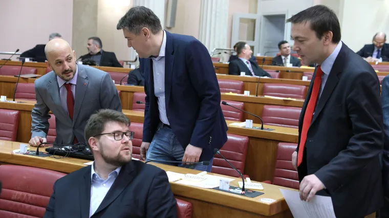 Revoltirani SDP-oci se pokupili iz Sabora: 'HDZ ne želi o temama od kojih se Plenković preznojava'