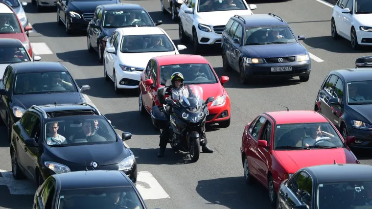 Nastala kilometarska kolona zbog prometnih nesreća