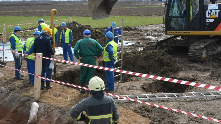 Ni 50 dana od ekokatastrofe ne zna se krivac: sumnjičavi Brođani samoinicijativno rade analize vode