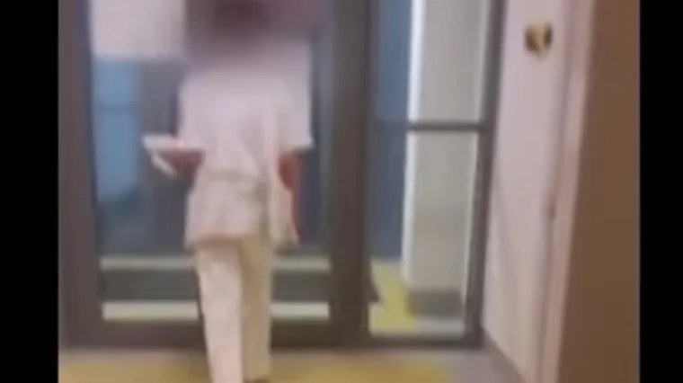 VIDEO Je li ovo moguće? Medicinska sestra u Srbiji mrtva pijana tetura po hodnicima i baca epruvete