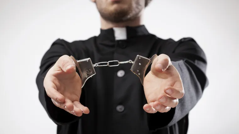 Započelo skupljanje potpisa za referendum: 'Svećenike treba za&scaron;tititi od progona zbog pedofilije'