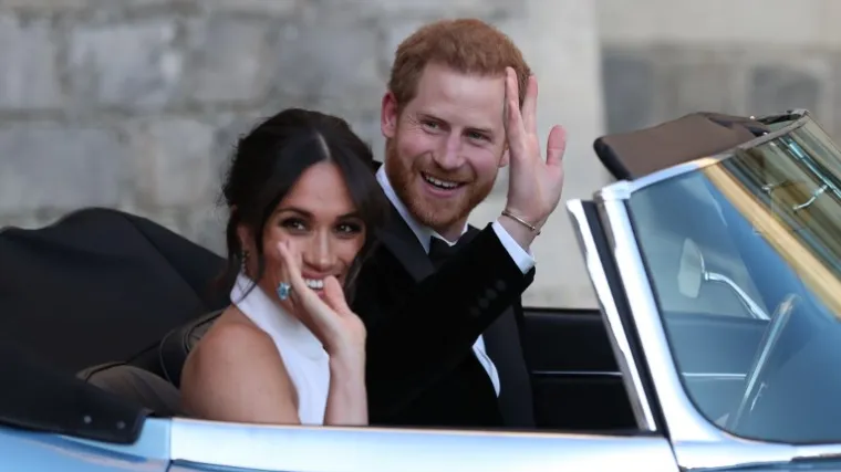 Meghan Markle oduševila u haljini Stelle McCartney dok je princ obukao crni smoking