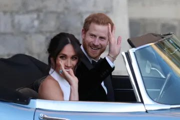 Meghan Markle oduševila u haljini Stelle McCartney dok je princ obukao crni smoking