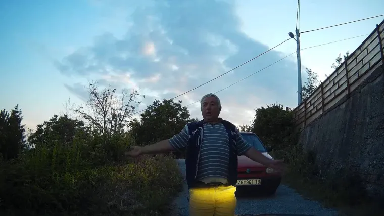 Nevjerojatno: zastao autom u slijepoj ulici i tražio 50 kn da bi se drugi vozač mimoi&scaron;ao s njime