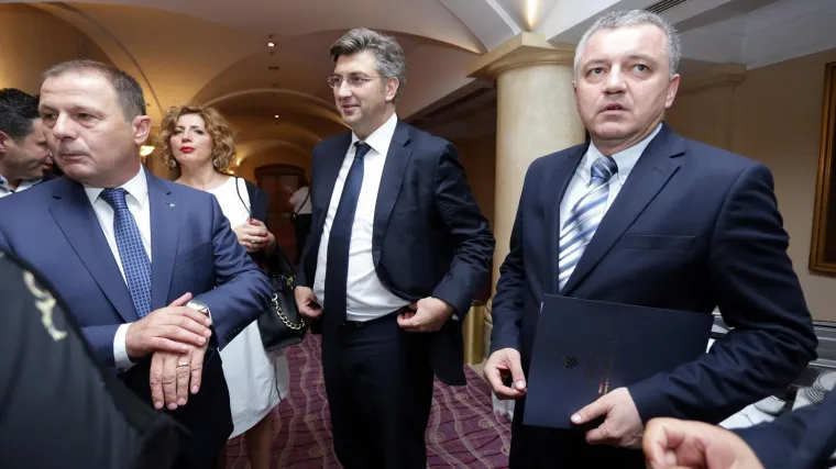 Plenković i Horvat na sjednicu Predsjedni&scaron;tva HDZ-a do&scaron;li dva sata ranije, ali bez potvrde o imenovanju ministra