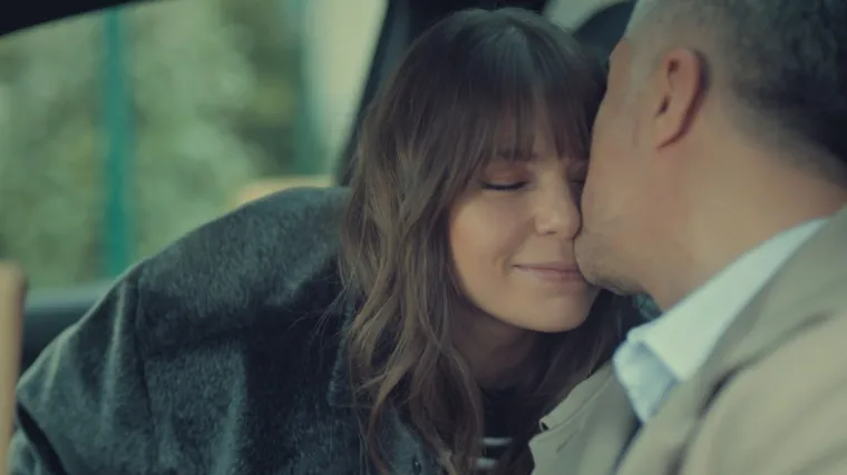 Sureja tje&scaron;i Bade i Dilaru koju su u ljubavnim problemima (Istanbulska nevjesta)