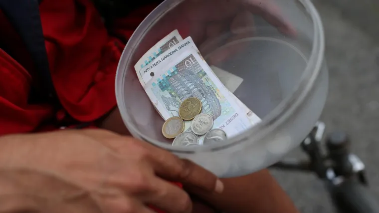 Zaboravili ste platiti račun pa su vas nazvali 'utjerivači' iz agencije? Evo kakav unosan biznis stoji iza svega