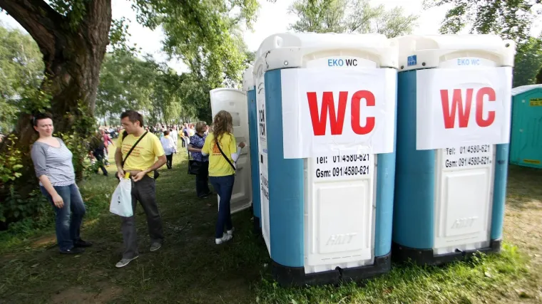 Daj &scaron;ta da&scaron;: lopov 'maznuo' mobilni WC u Ogulinu i tako o&scaron;tetio trgovačko dru&scaron;tvo za 11 tisuća kuna